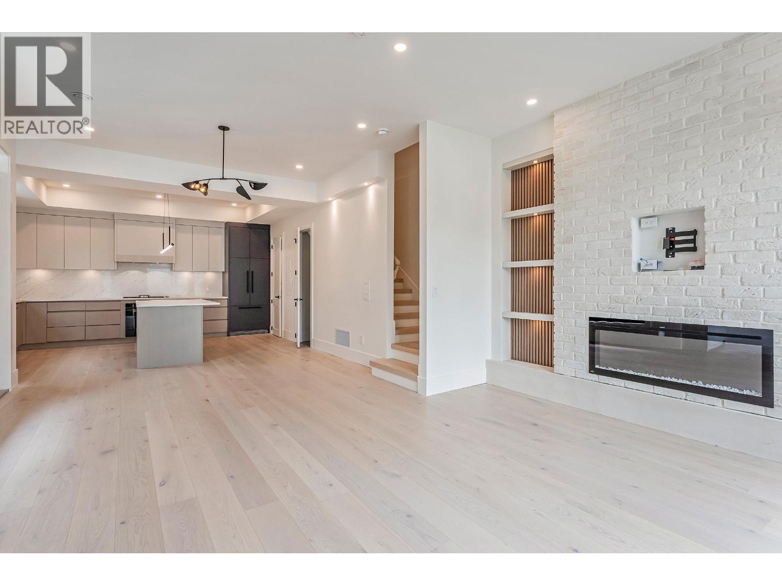 102 1038 Delestre Avenue, Coquitlam, British Columbia  V3K 2H2 - Photo 2 - R3070367