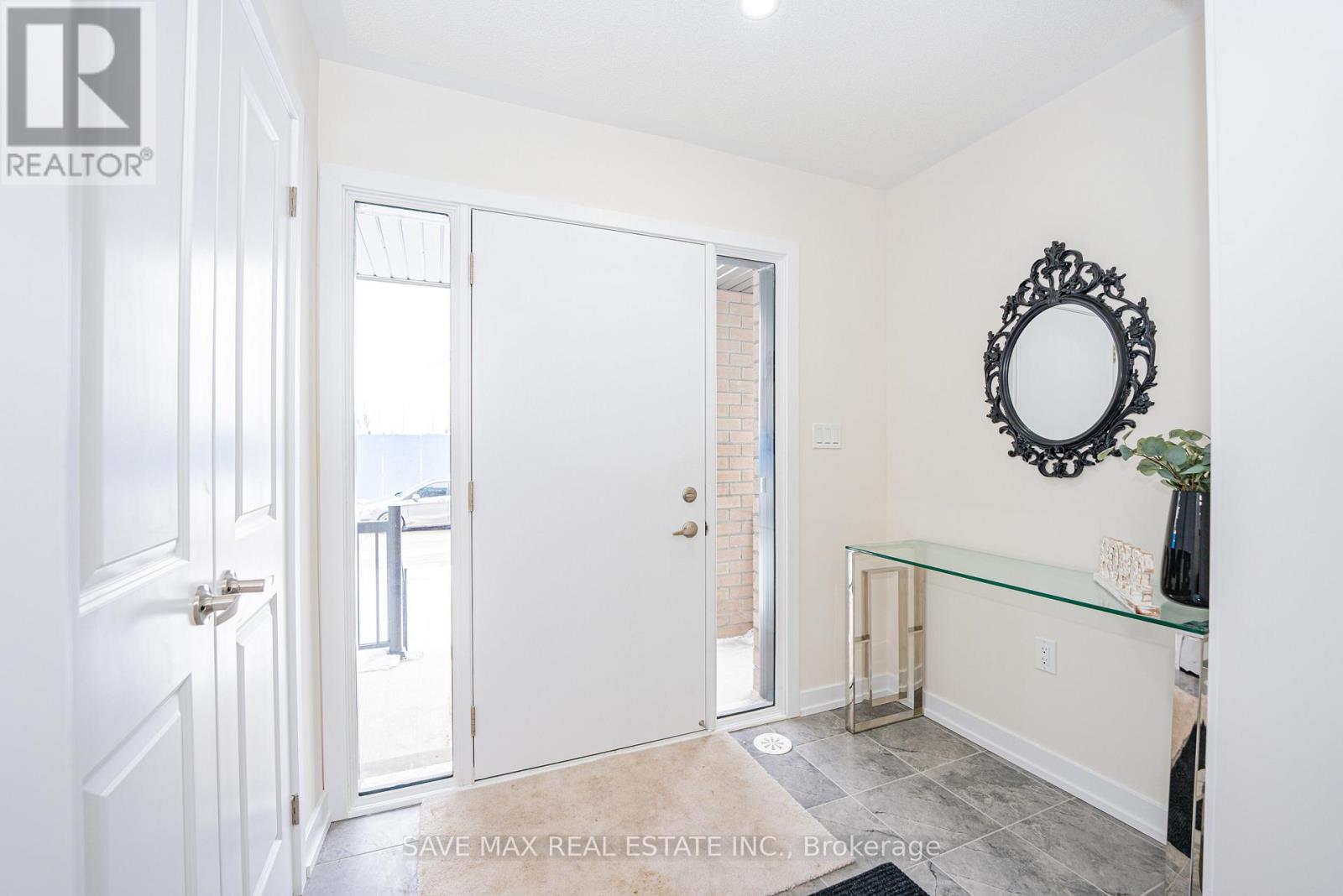 26 Dandara Gate, Vaughan, Ontario  L4L 1V8 - Photo 5 - N12578606