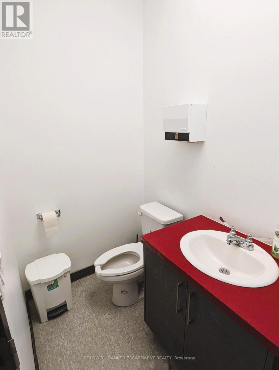 Unit A - 10 Eastern Avenue, Halton Hills, Ontario  L7J 0A5 - Photo 5 - W12190865