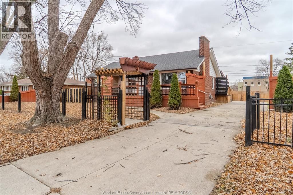 MLS# 25030671: 3310 Rankin, Windsor, Canada