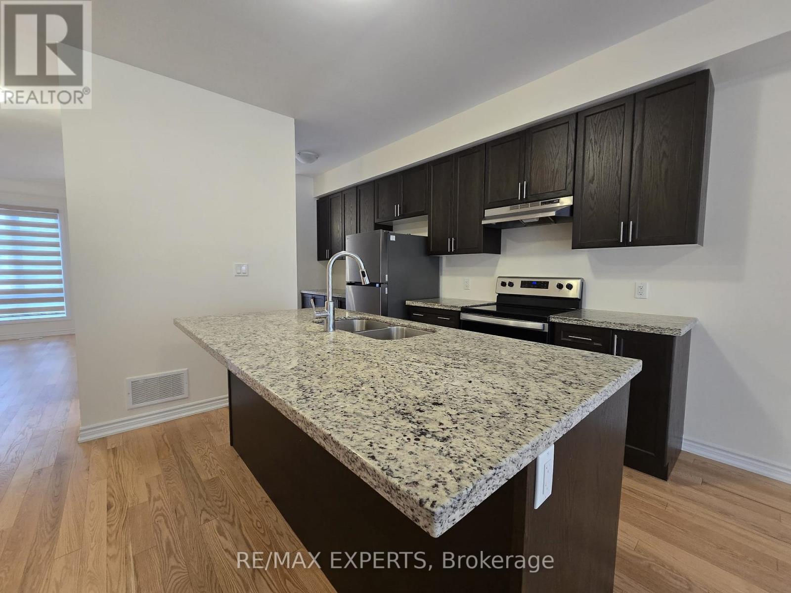 36 Lake Trail Way, Whitby, Ontario  L1M 0E5 - Photo 6 - E12578092