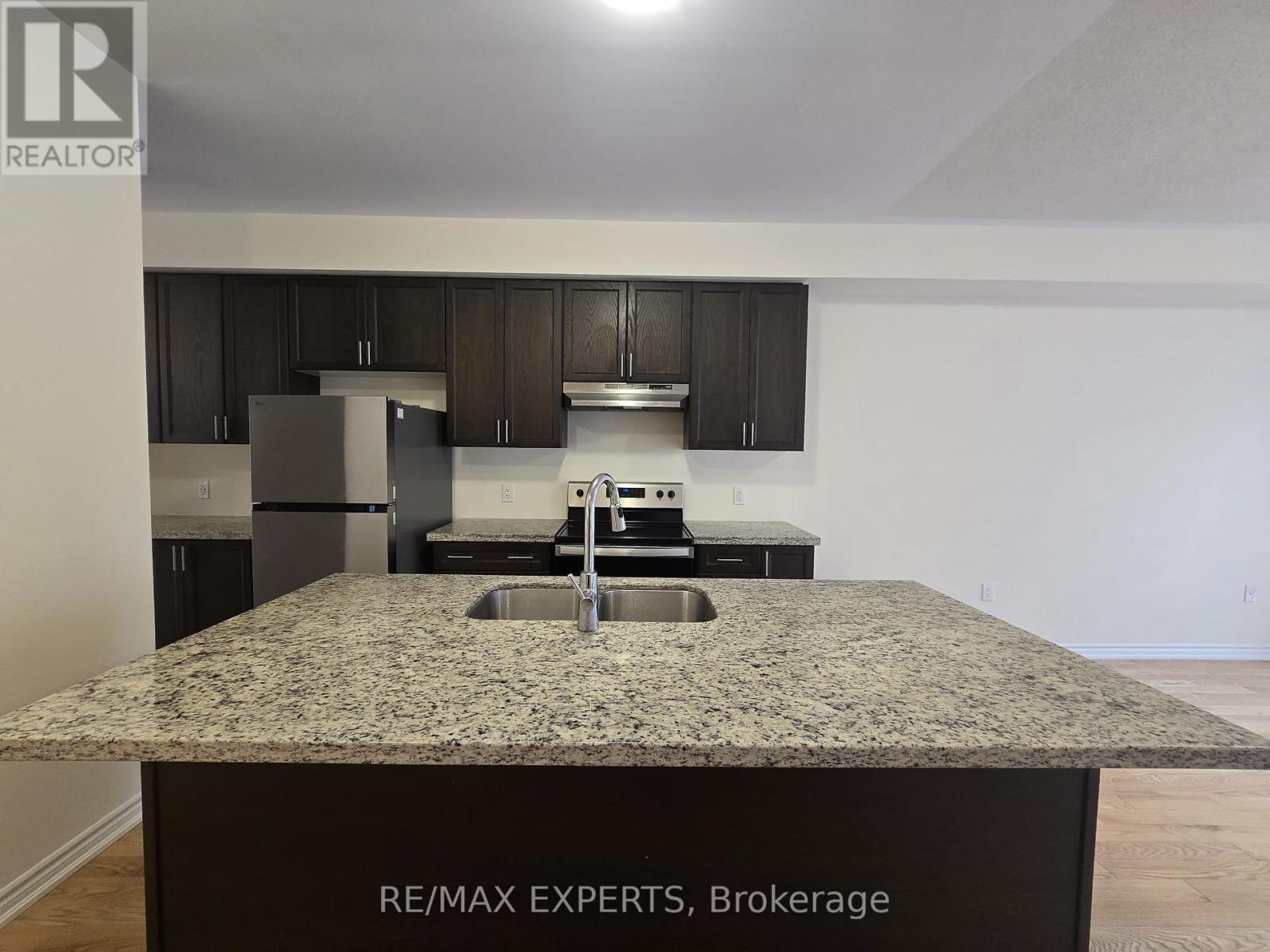 36 Lake Trail Way, Whitby, Ontario  L1M 0E5 - Photo 7 - E12578092