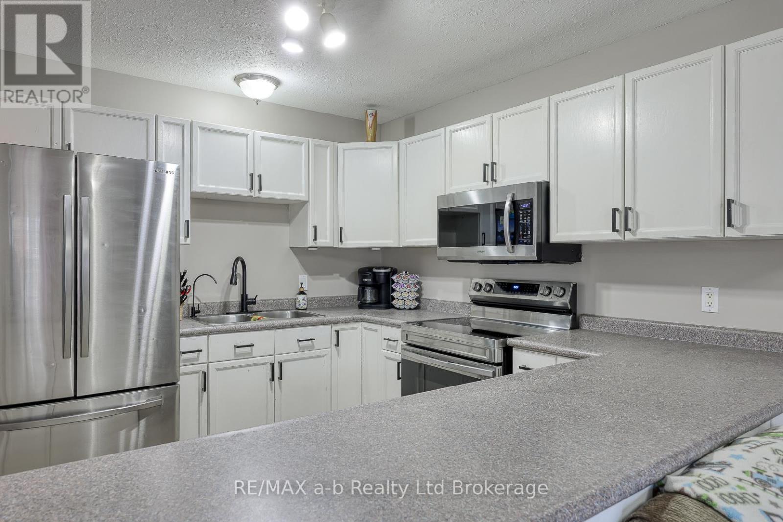 16 Hillside Road, Ingersoll, Ontario  N5C 4B5 - Photo 11 - X12581000