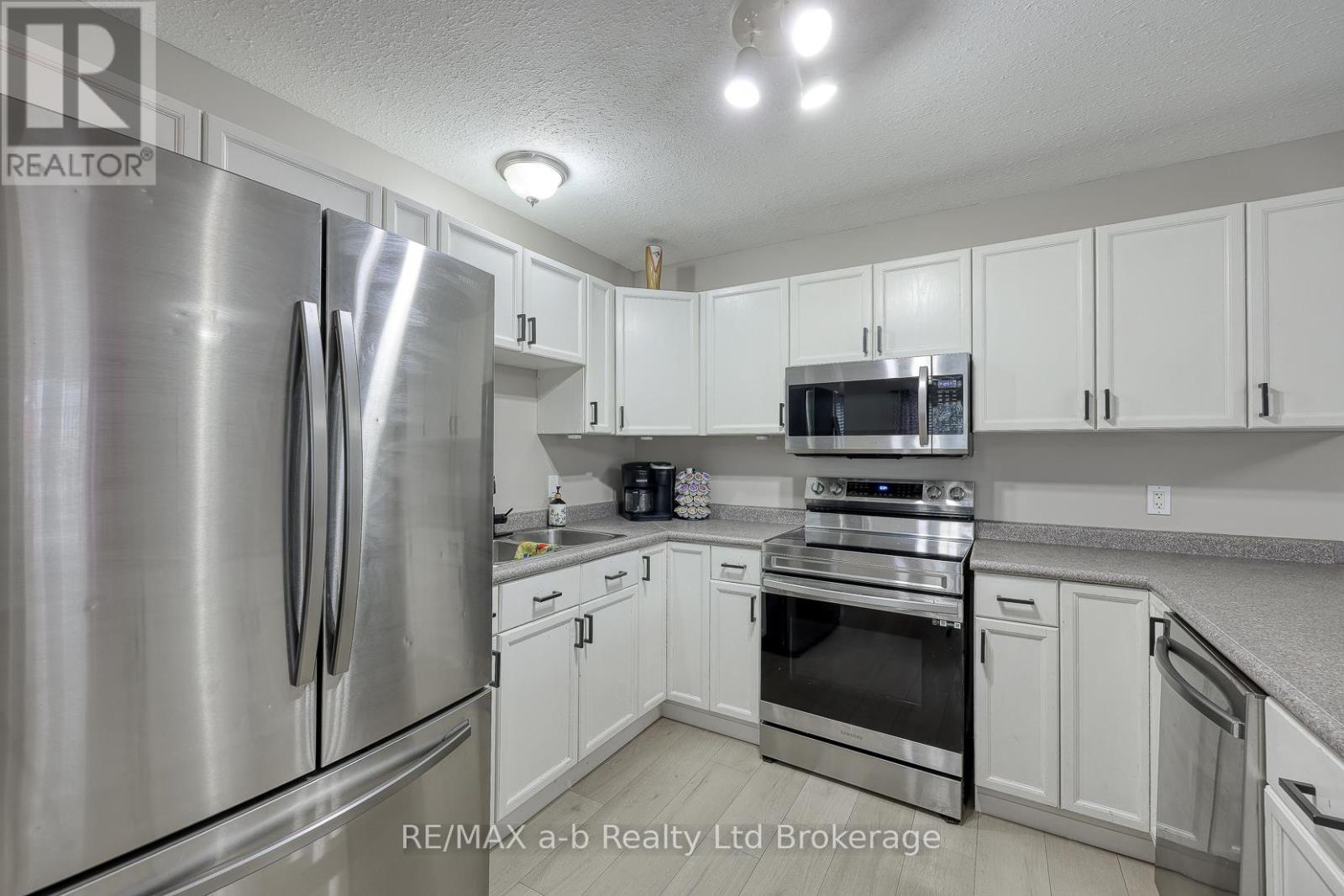 16 Hillside Road, Ingersoll, Ontario  N5C 4B5 - Photo 12 - X12581000