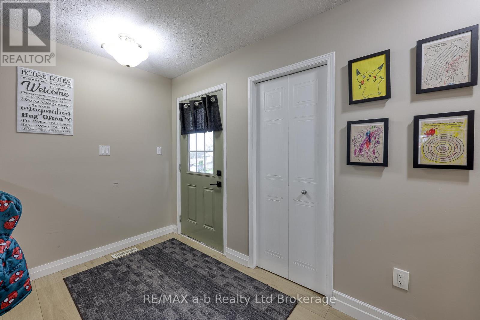 16 Hillside Road, Ingersoll, Ontario  N5C 4B5 - Photo 3 - X12581000