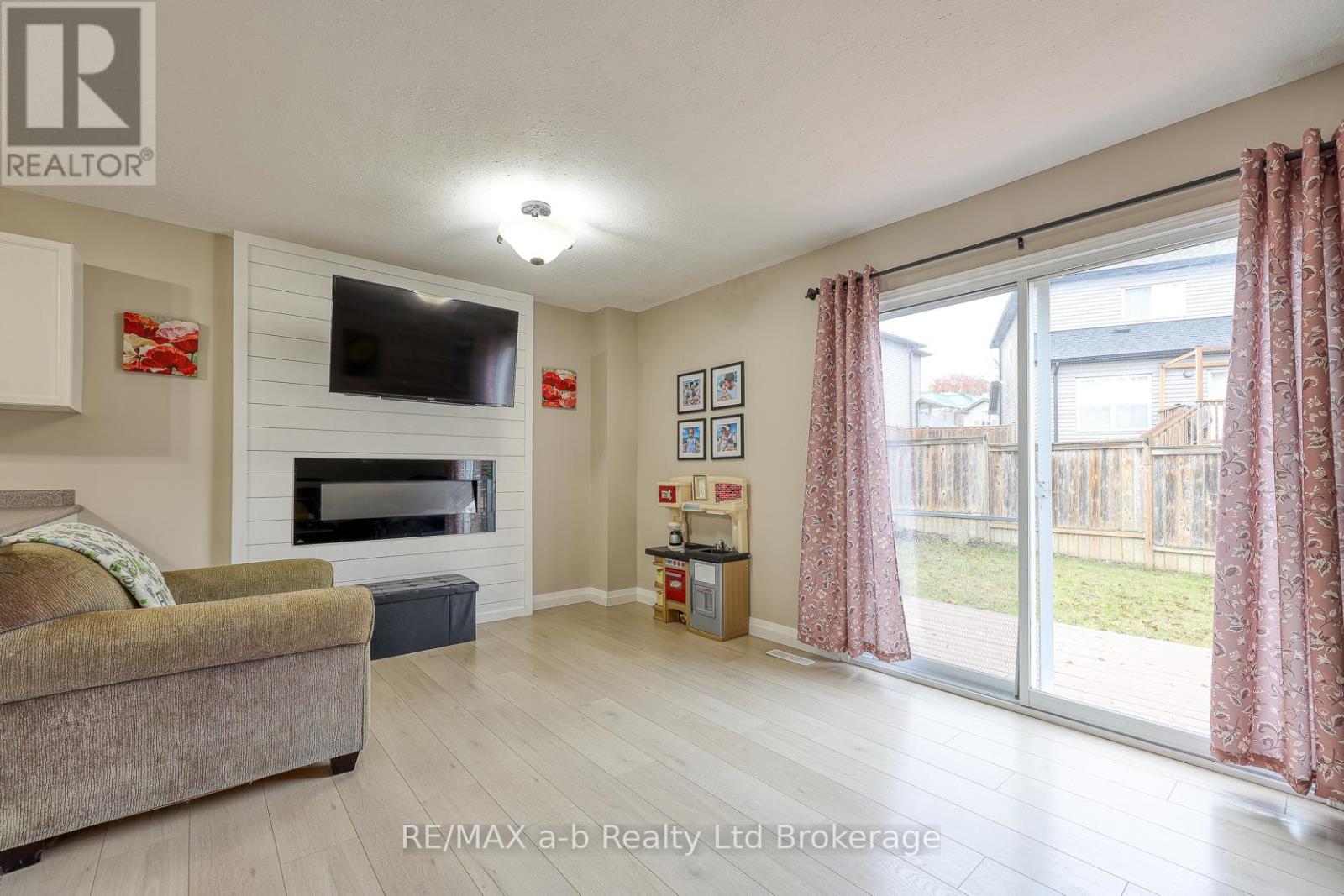 16 Hillside Road, Ingersoll, Ontario  N5C 4B5 - Photo 5 - X12581000