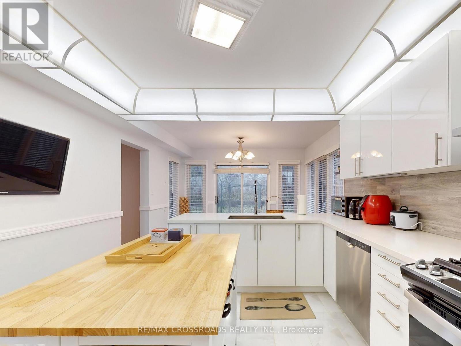 500 Lightfoot Place, Pickering, Ontario  L1V 5Z5 - Photo 12 - E12580976