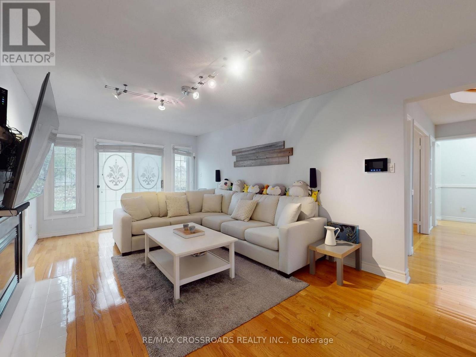 500 Lightfoot Place, Pickering, Ontario  L1V 5Z5 - Photo 5 - E12580976