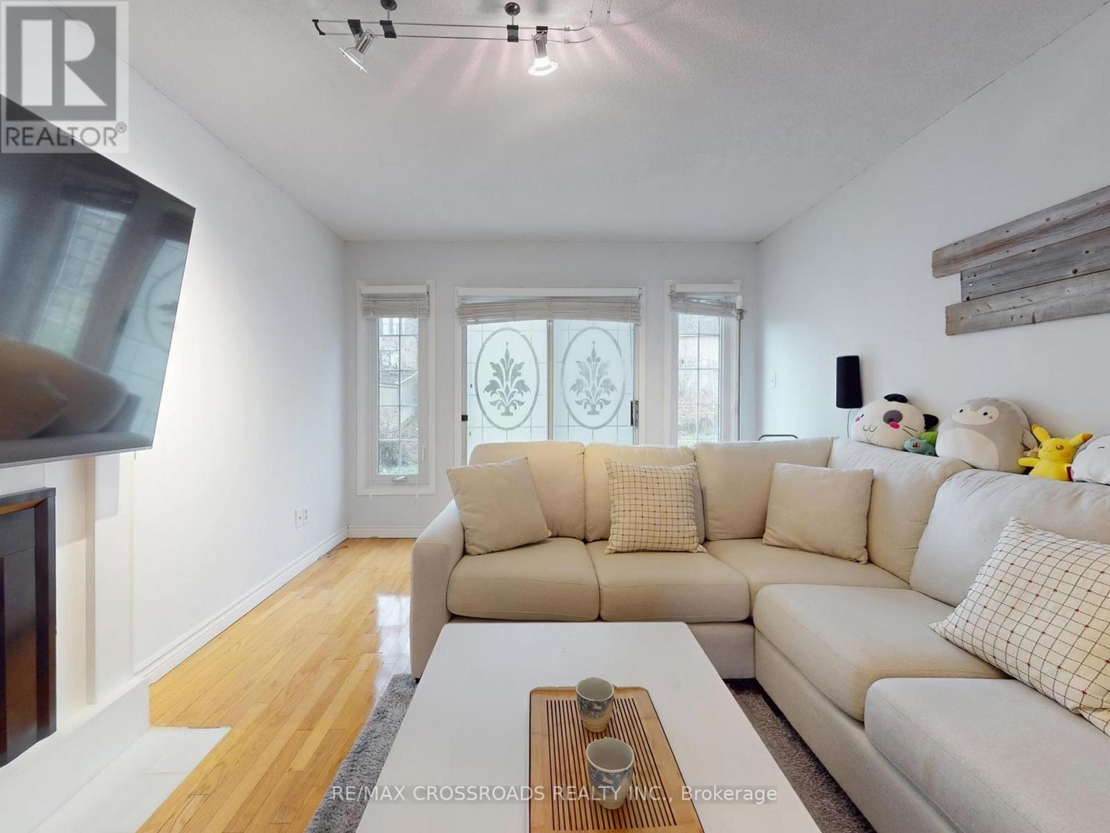 500 Lightfoot Place, Pickering, Ontario  L1V 5Z5 - Photo 6 - E12580976