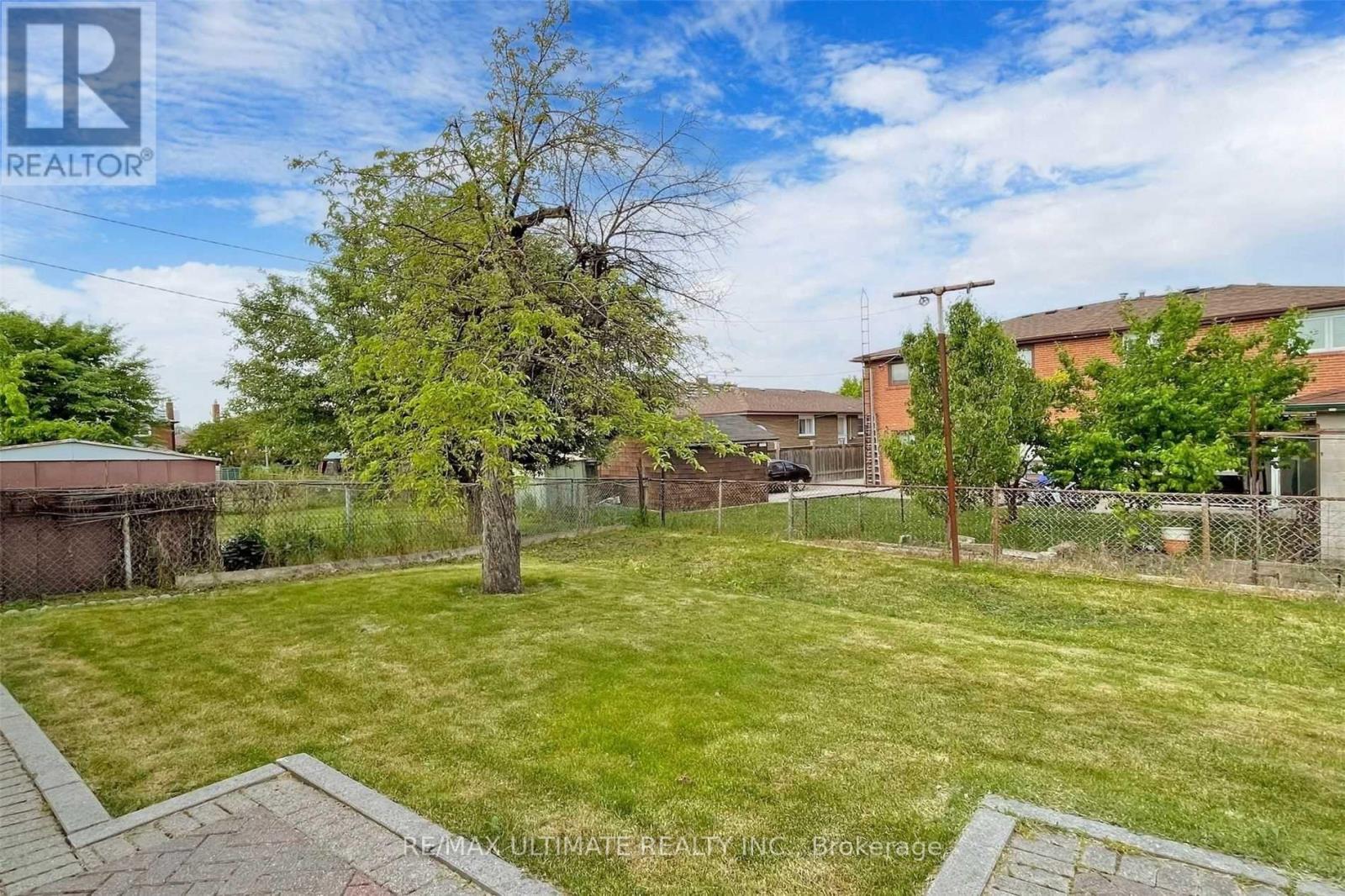 Main Floor - 27 Cobb Avenue, Toronto, Ontario  M3L 2A2 - Photo 20 - W12580276