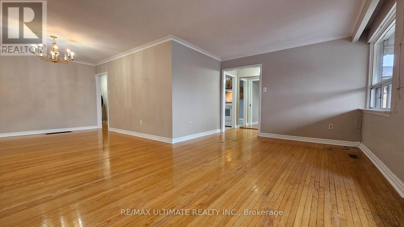 Main Floor - 27 Cobb Avenue, Toronto, Ontario  M3L 2A2 - Photo 4 - W12580276