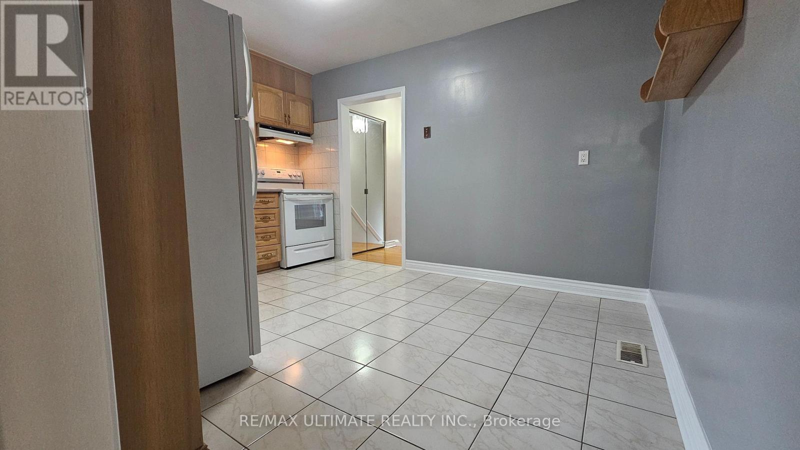 Main Floor - 27 Cobb Avenue, Toronto, Ontario  M3L 2A2 - Photo 8 - W12580276