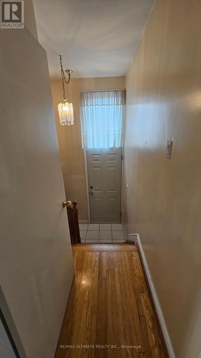 Main Floor - 27 Cobb Avenue, Toronto, Ontario  M3L 2A2 - Photo 14 - W12580276