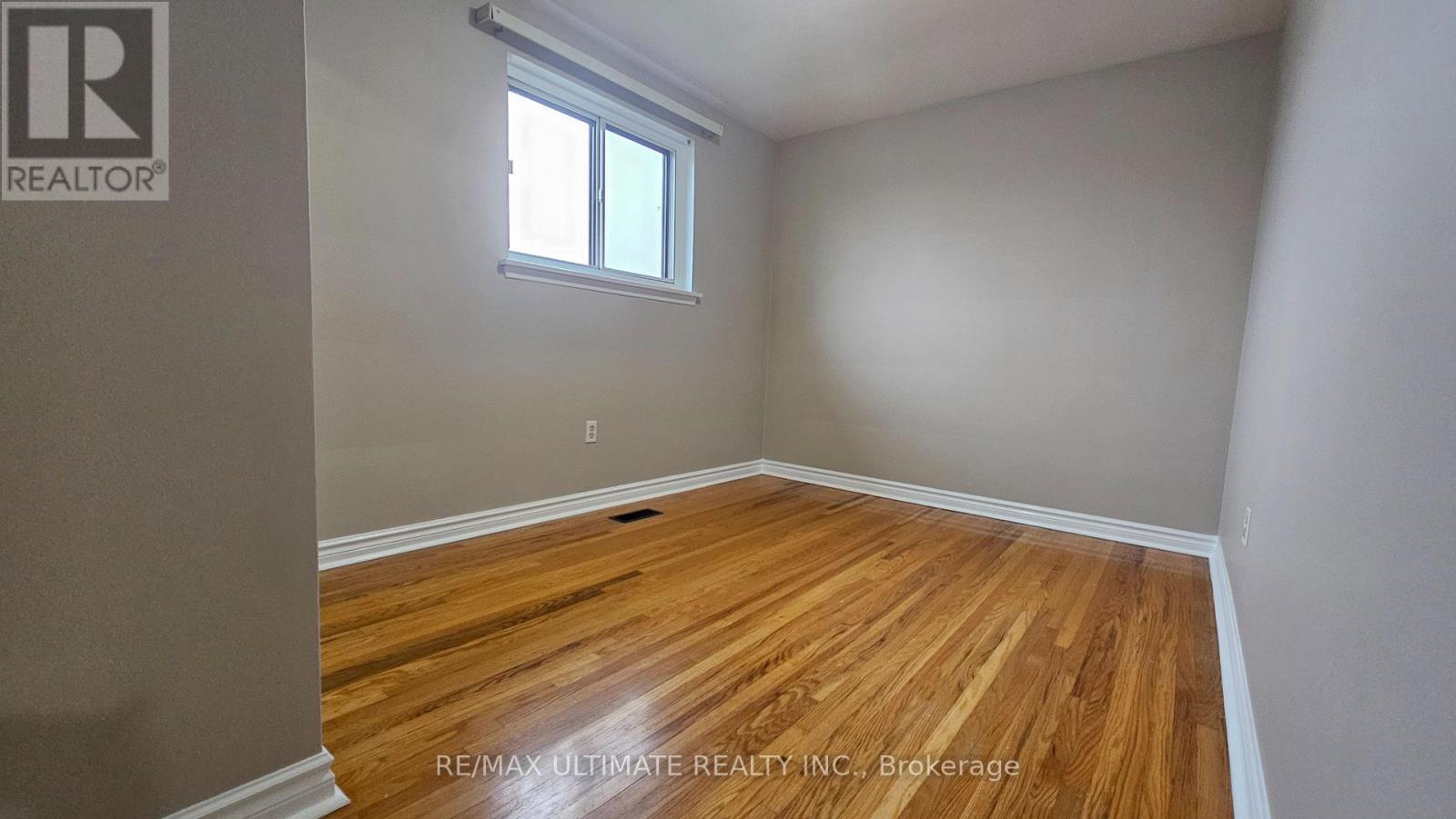 Main Floor - 27 Cobb Avenue, Toronto, Ontario  M3L 2A2 - Photo 12 - W12580276