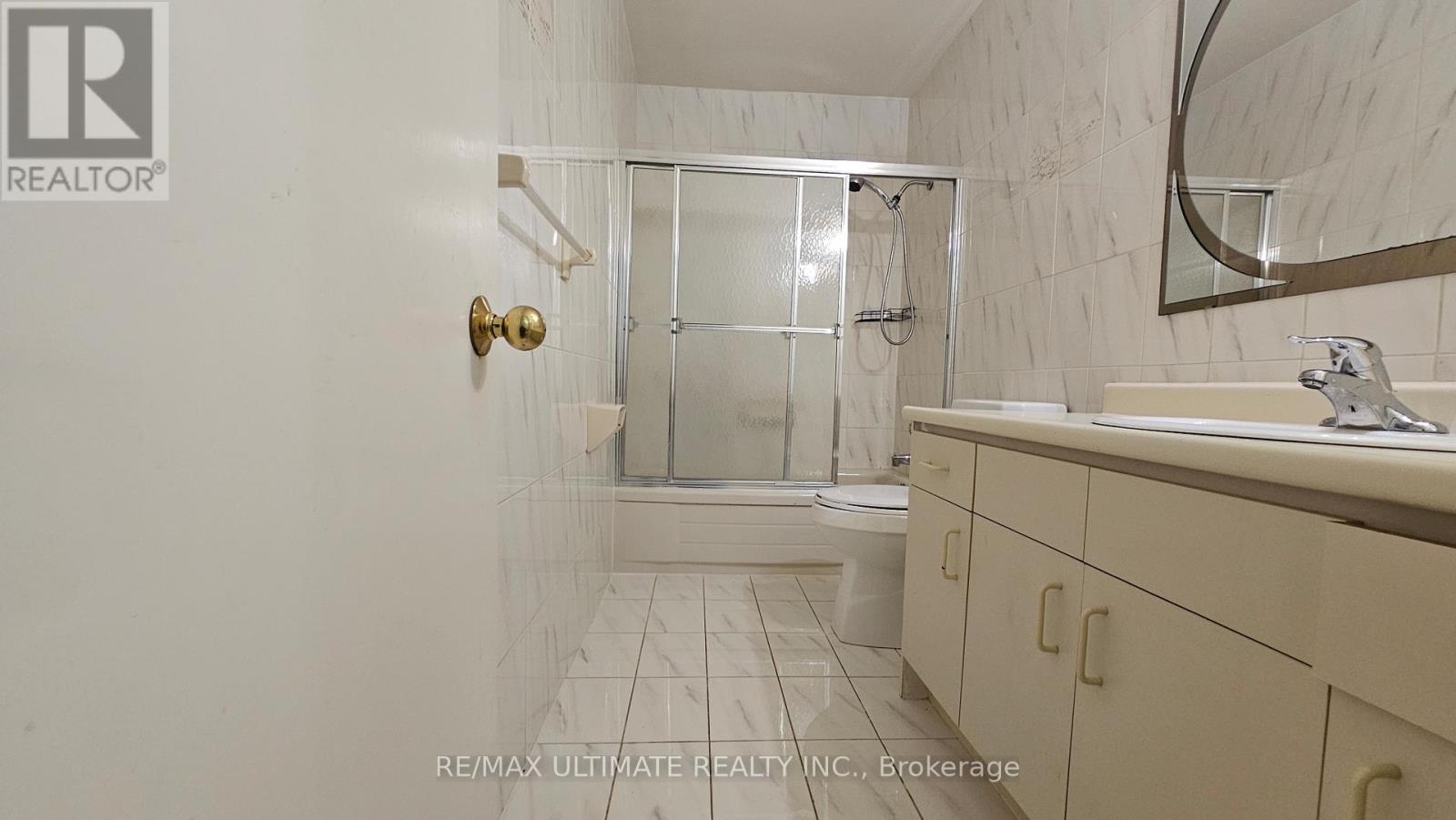 Main Floor - 27 Cobb Avenue, Toronto, Ontario  M3L 2A2 - Photo 9 - W12580276