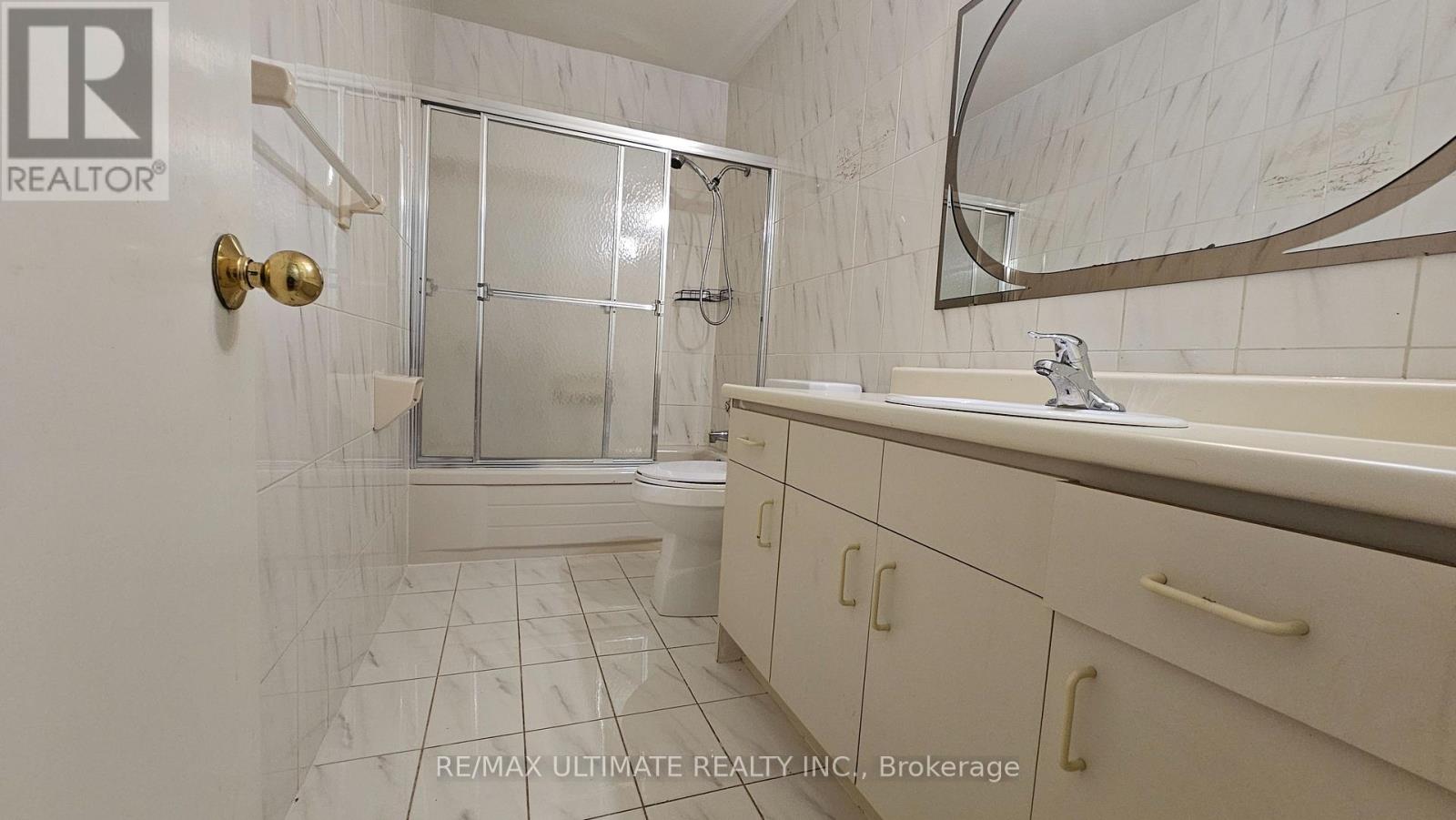 Main Floor - 27 Cobb Avenue, Toronto, Ontario  M3L 2A2 - Photo 10 - W12580276