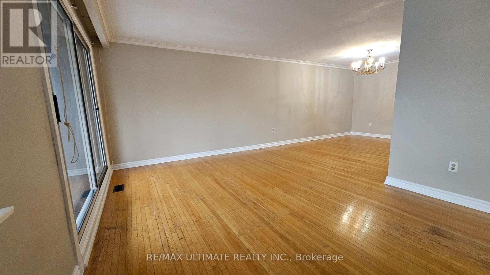 Main Floor - 27 Cobb Avenue, Toronto, Ontario  M3L 2A2 - Photo 17 - W12580276