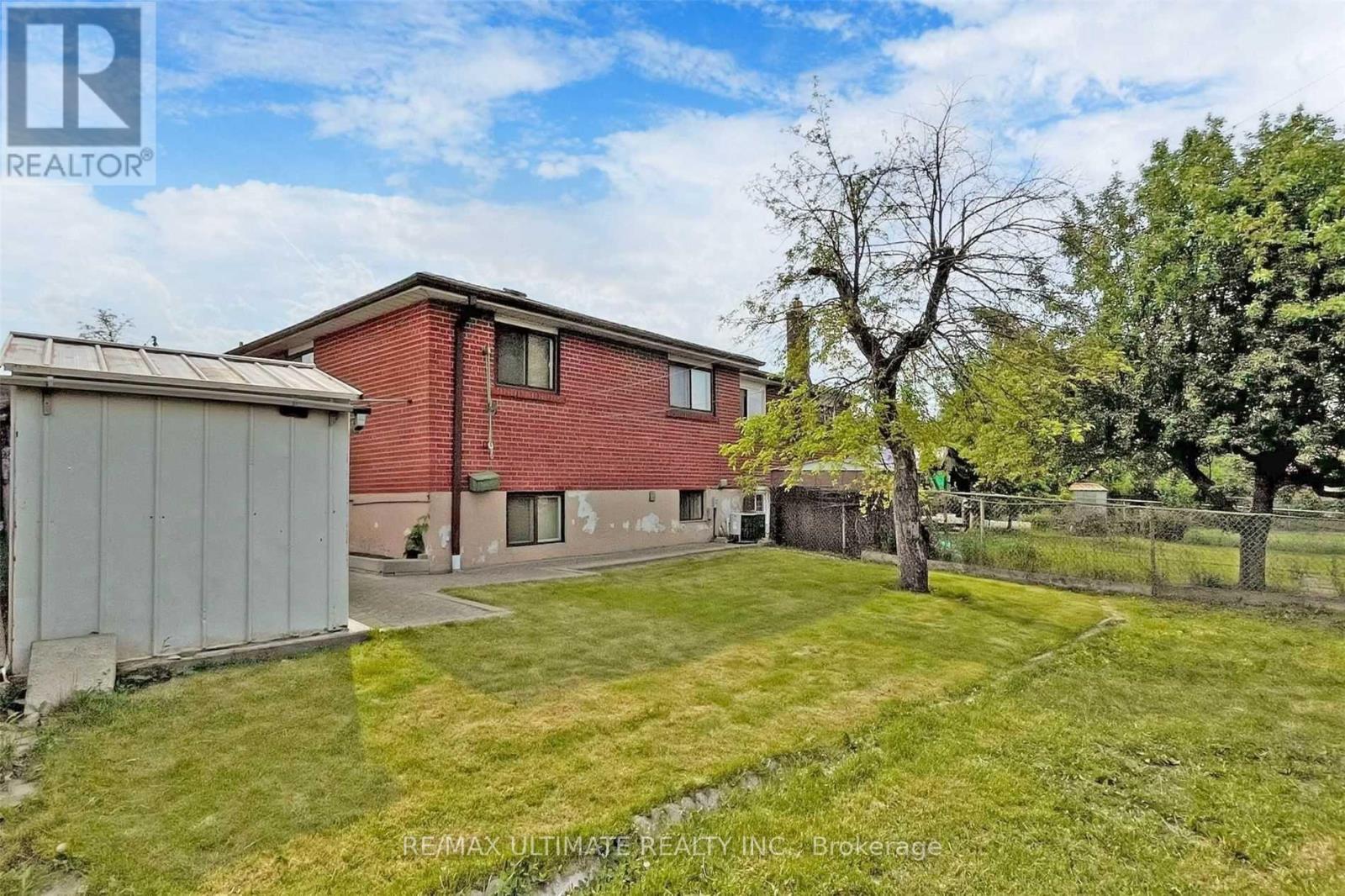 Main Floor - 27 Cobb Avenue, Toronto, Ontario  M3L 2A2 - Photo 18 - W12580276