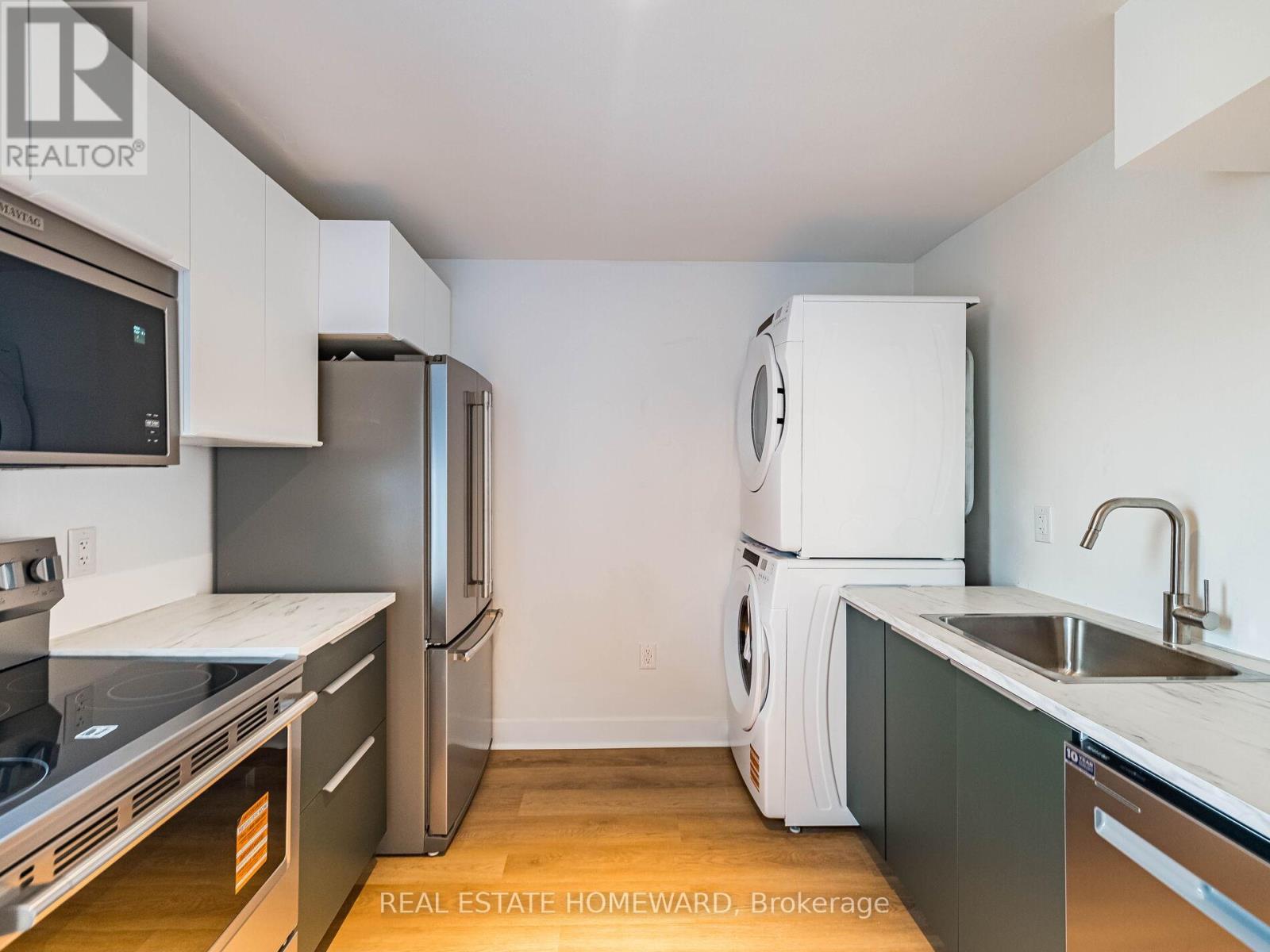 66 Melville Avenue, Toronto, Ontario  M6G 1Y2 - Photo 14 - W12581032