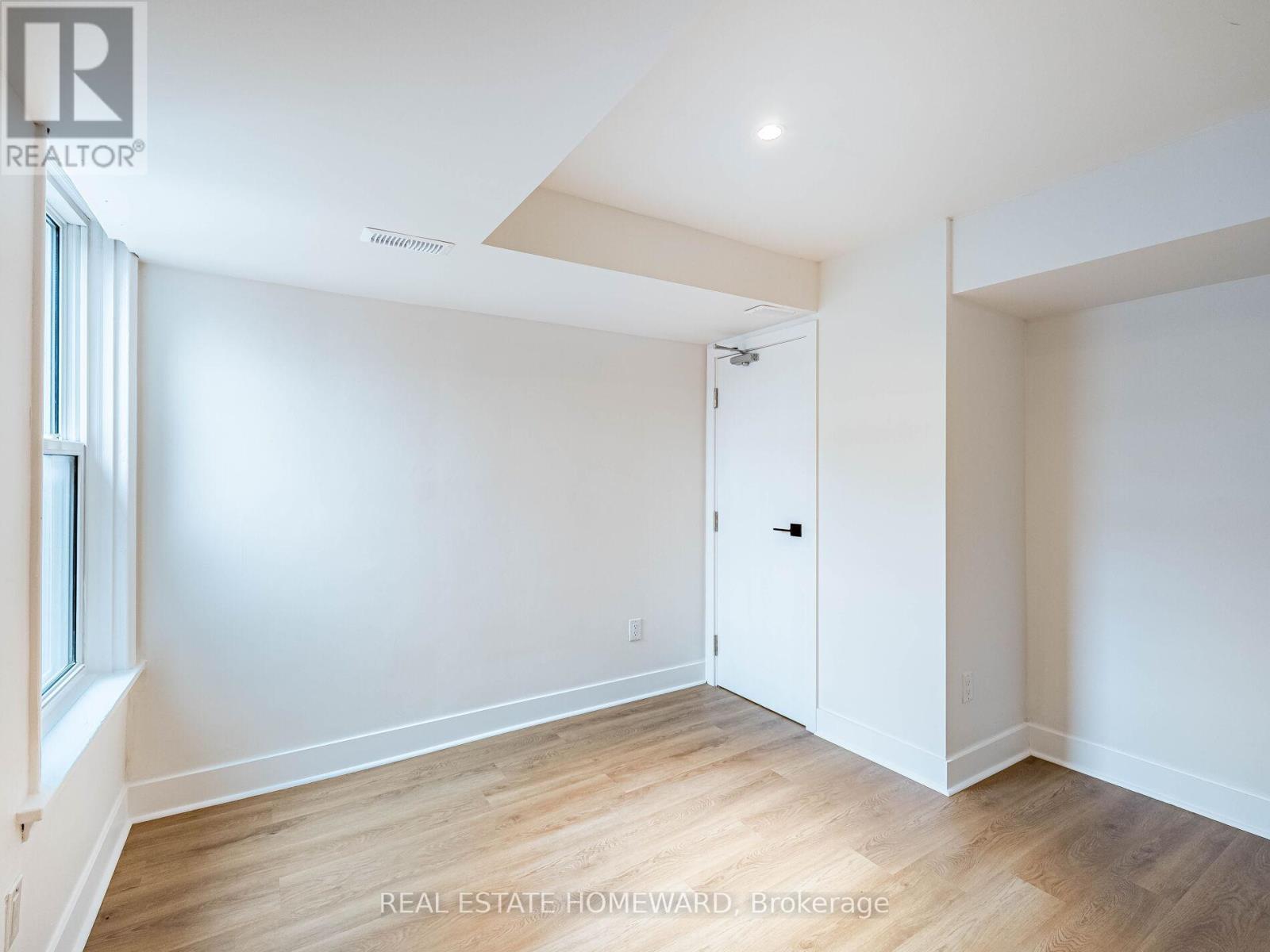 66 Melville Avenue, Toronto, Ontario  M6G 1Y2 - Photo 18 - W12581032