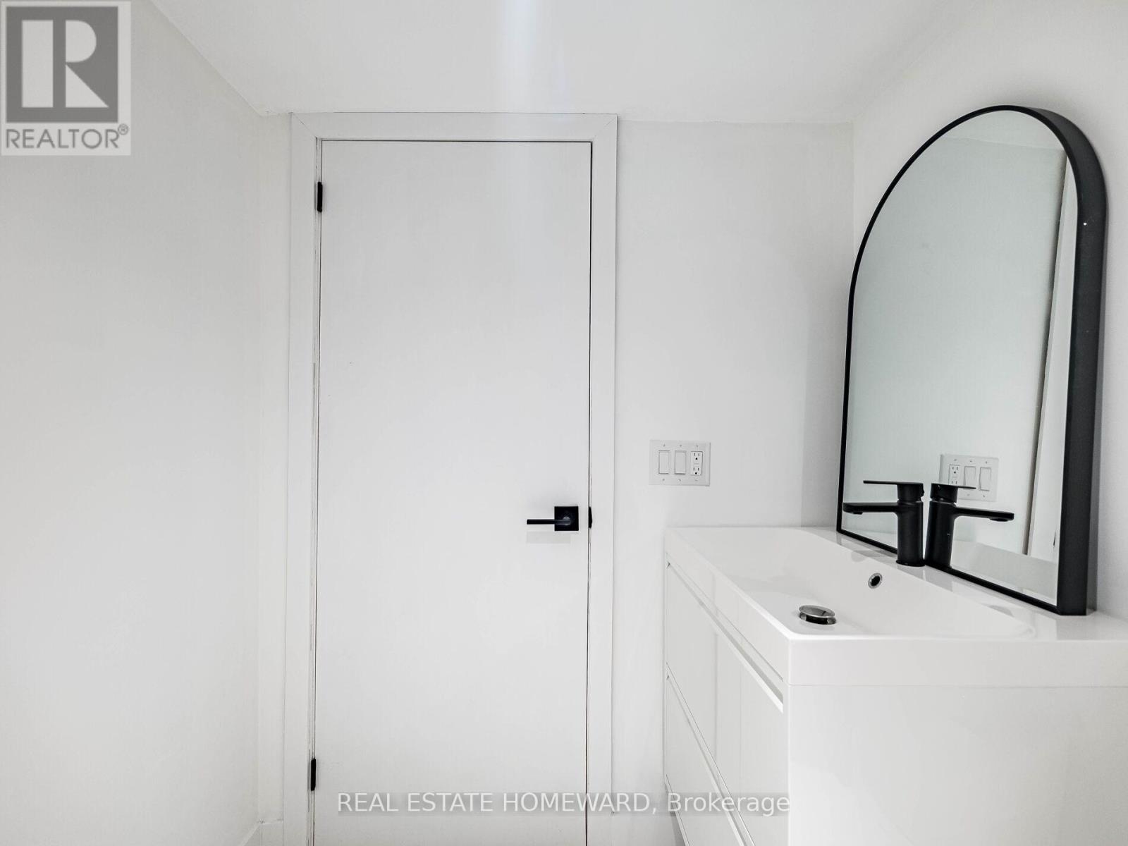 66 Melville Avenue, Toronto, Ontario  M6G 1Y2 - Photo 31 - W12581032