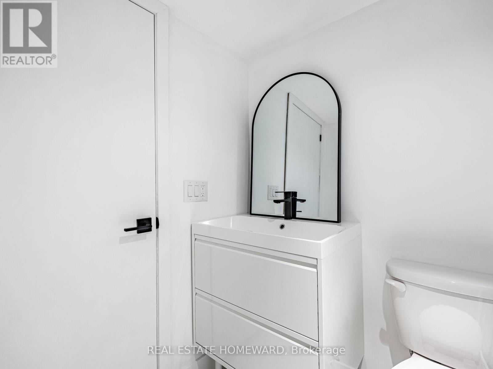 66 Melville Avenue, Toronto, Ontario  M6G 1Y2 - Photo 32 - W12581032