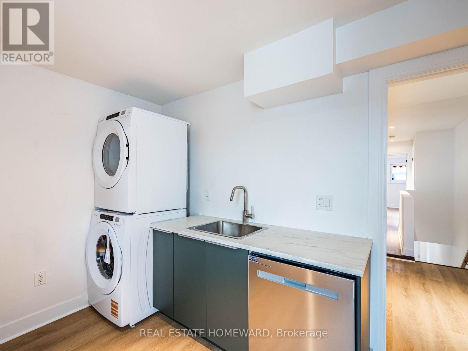 66 Melville Avenue, Toronto, Ontario  M6G 1Y2 - Photo 9 - W12581032