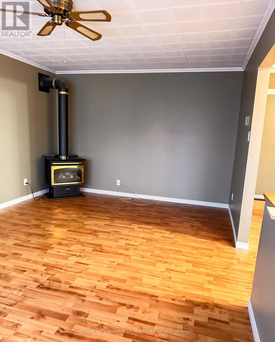 222 Queen Street, Burk's Falls, Ontario  P0A 1C0 - Photo 10 - X12581040