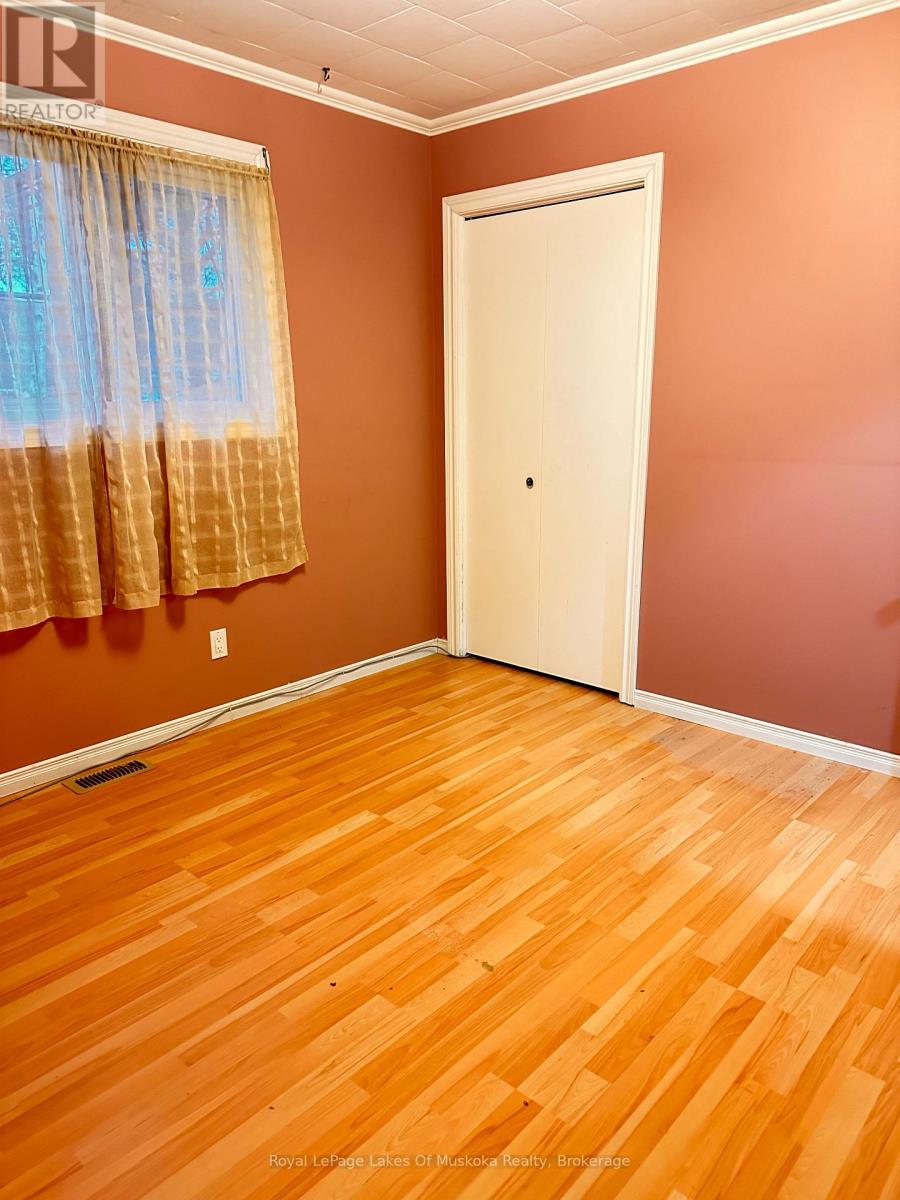 222 Queen Street, Burk's Falls, Ontario  P0A 1C0 - Photo 14 - X12581040