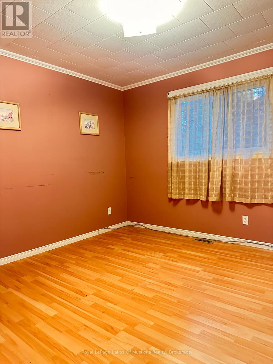 222 Queen Street, Burk's Falls, Ontario  P0A 1C0 - Photo 15 - X12581040