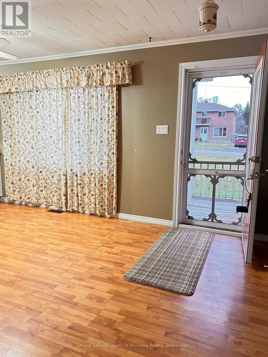 222 Queen Street, Burk's Falls, Ontario  P0A 1C0 - Photo 5 - X12581040