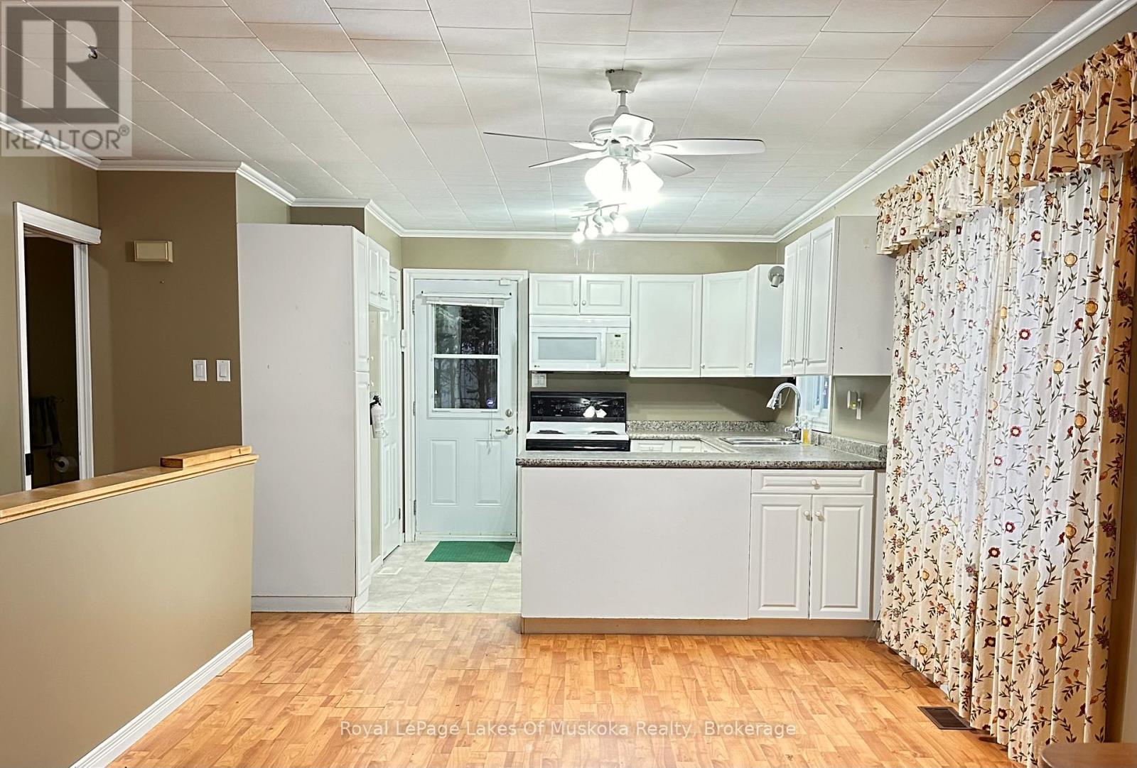 222 Queen Street, Burk's Falls, Ontario  P0A 1C0 - Photo 9 - X12581040