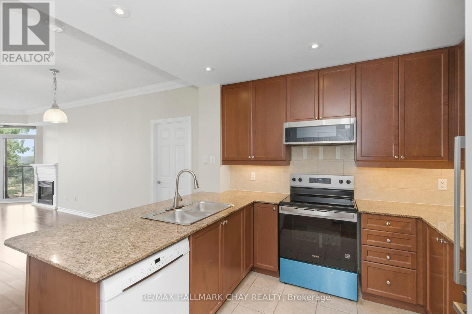 603 - 33 Ellen Street, Barrie, Ontario  L4N 6E9 - Photo 11 - S12427039