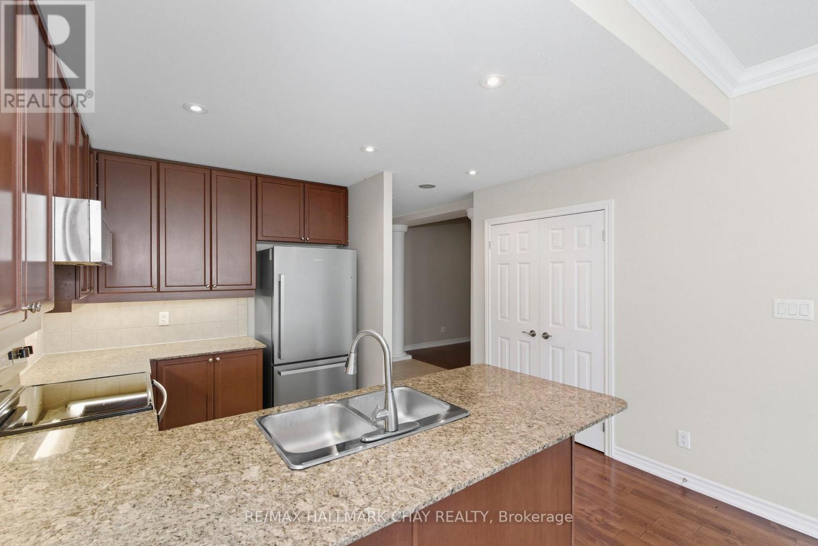 603 - 33 Ellen Street, Barrie, Ontario  L4N 6E9 - Photo 12 - S12427039