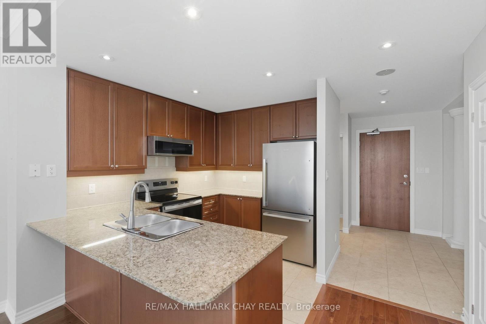 603 - 33 Ellen Street, Barrie, Ontario  L4N 6E9 - Photo 10 - S12427039