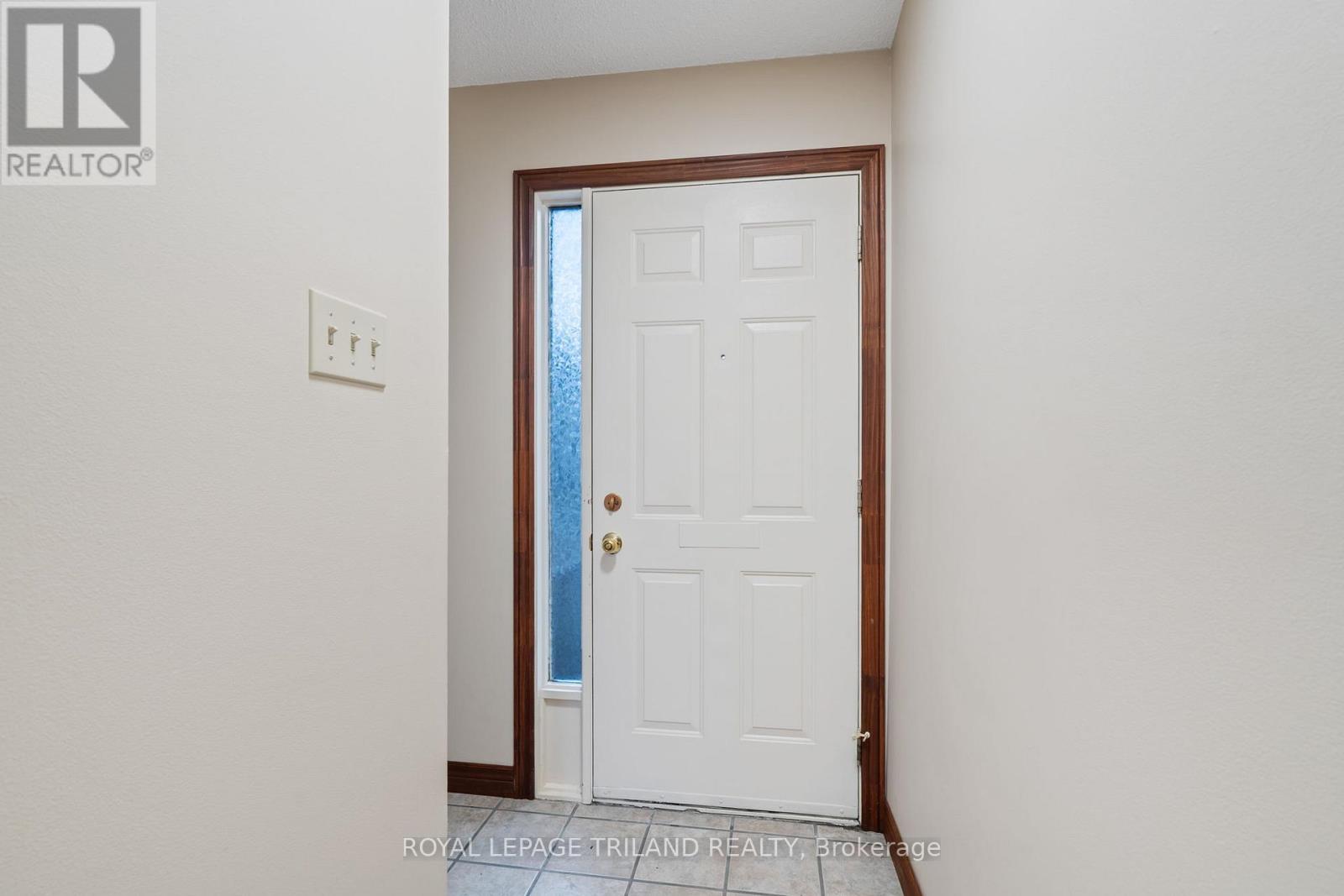 4 - 1318 Highbury Avenue N, London East, Ontario  N5Y 5E5 - Photo 3 - X12581064