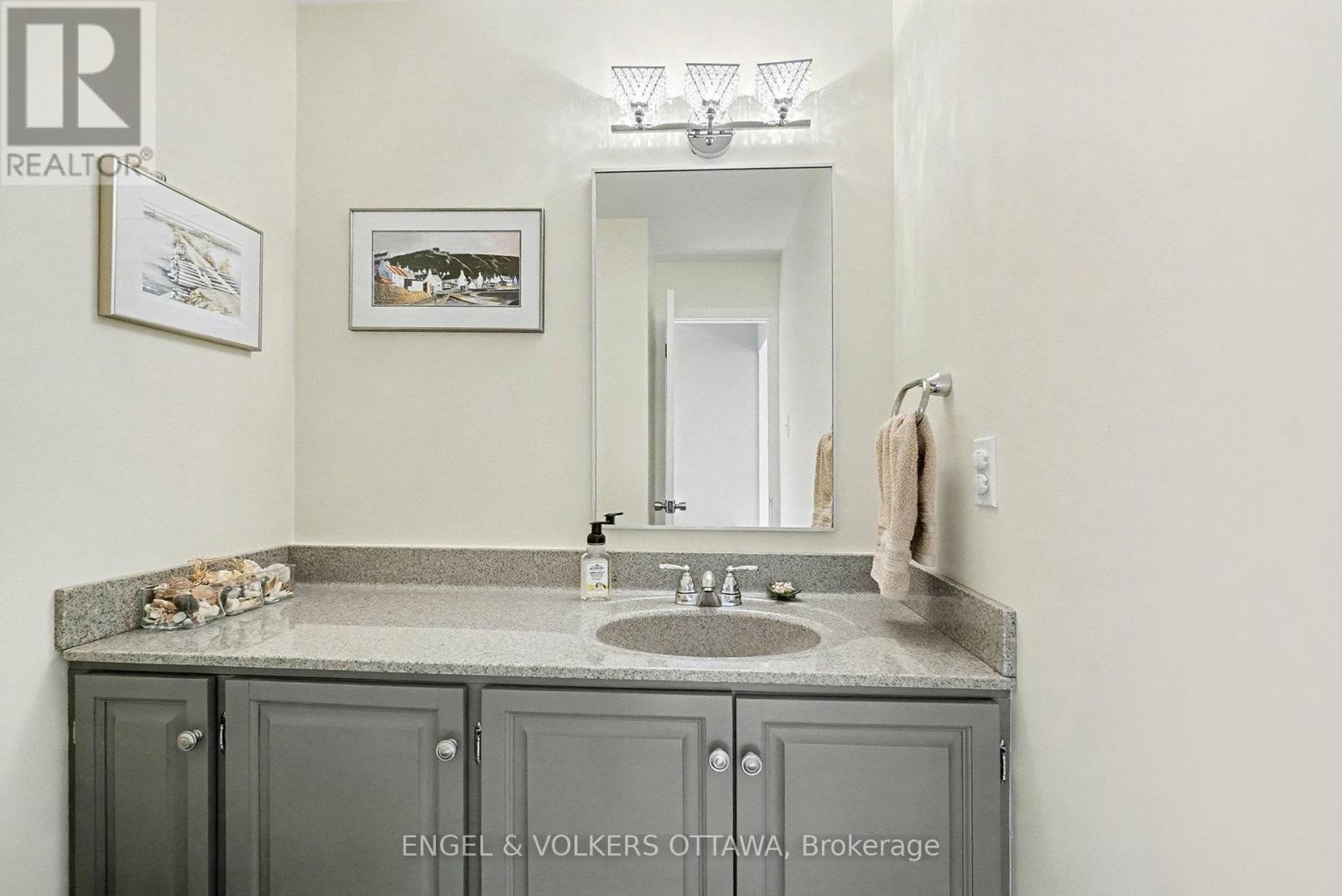 13 Welkin Crescent, Ottawa, Ontario  K2E 5M4 - Photo 12 - X12581108