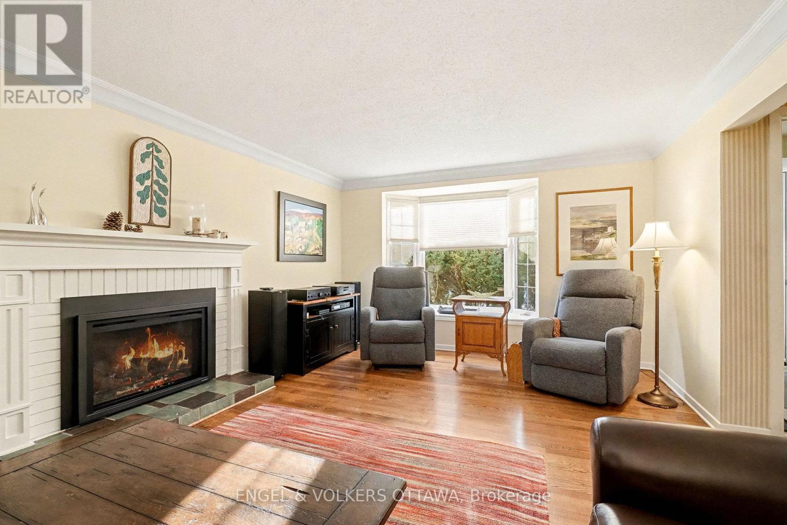 13 Welkin Crescent, Ottawa, Ontario  K2E 5M4 - Photo 3 - X12581108