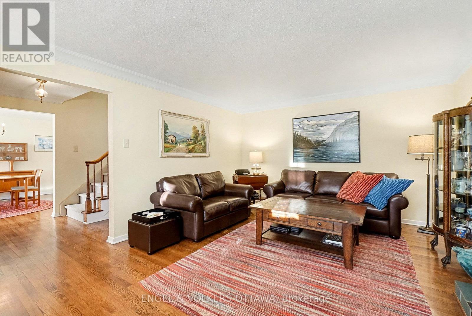 13 Welkin Crescent, Ottawa, Ontario  K2E 5M4 - Photo 4 - X12581108