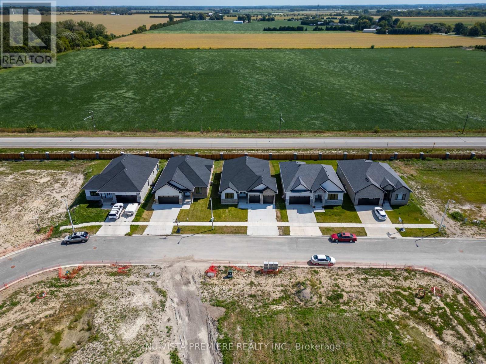 316 Stathis Boulevard, Sarnia, Ontario  N6L 0B1 - Photo 3 - X12402774