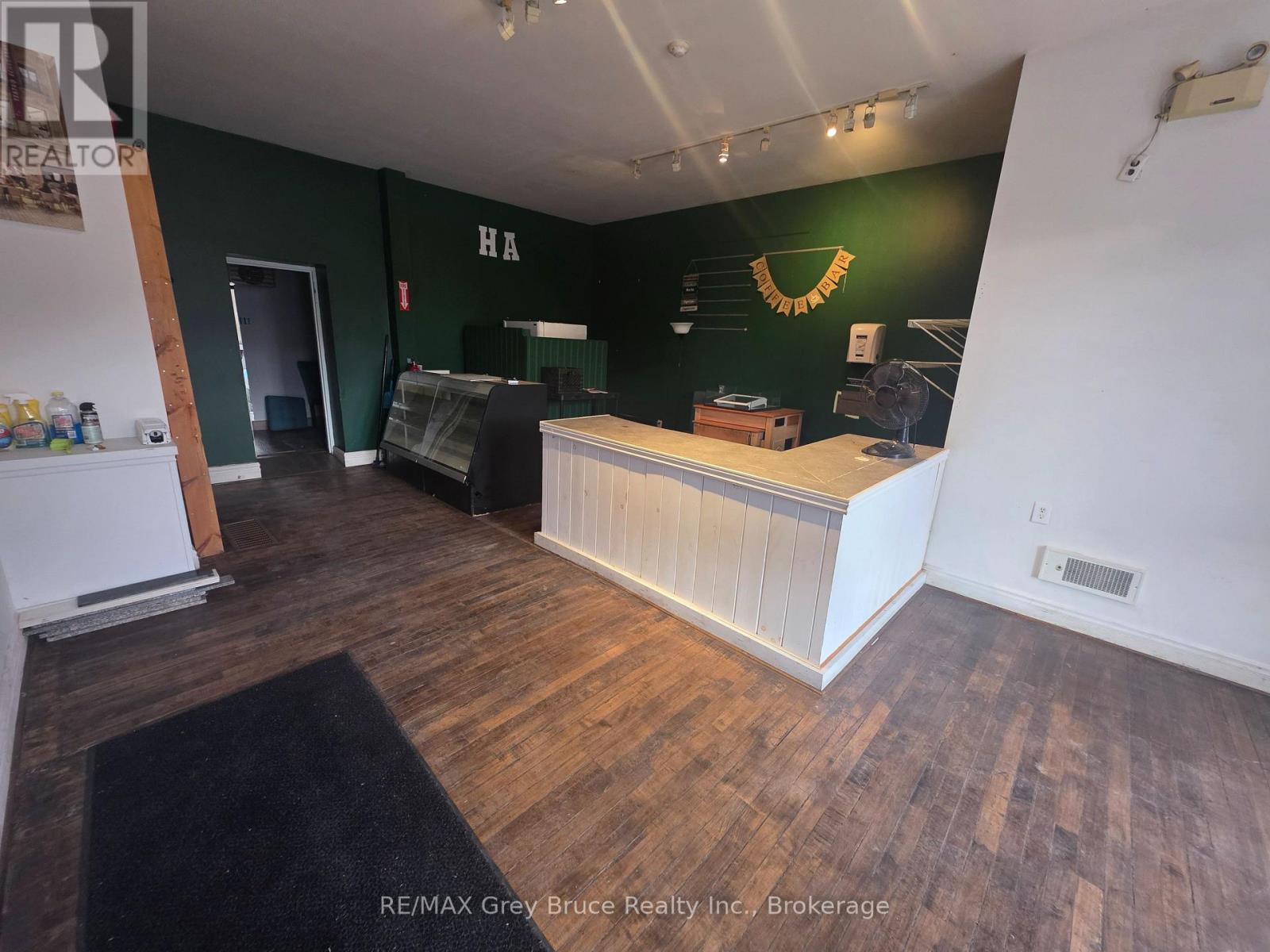 158 9th Street E, Owen Sound, Ontario  N4K 2H3 - Photo 6 - X12570952