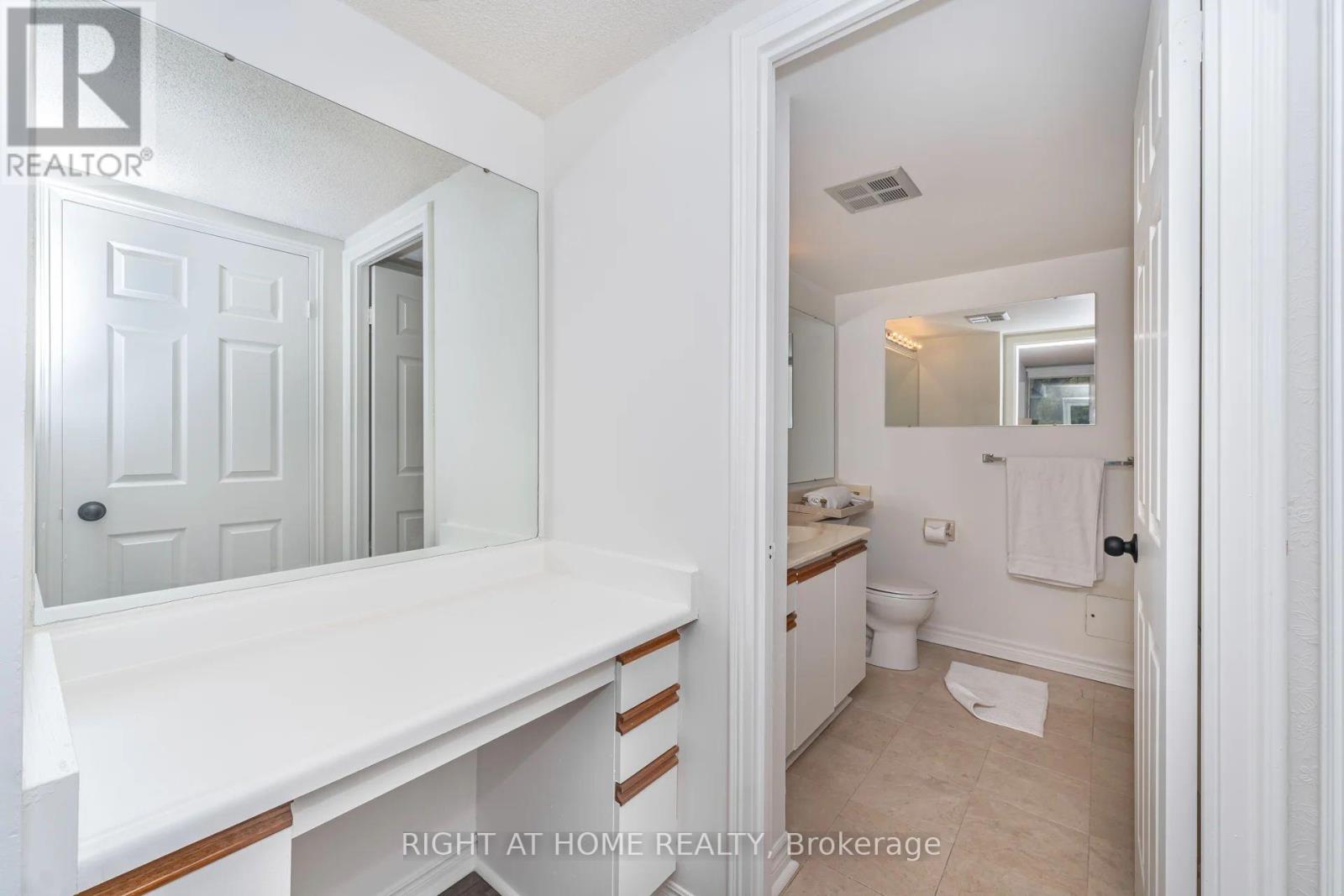 208 - 1360 Rathburn Road E, Mississauga, Ontario  L4W 4H4 - Photo 28 - W12519392