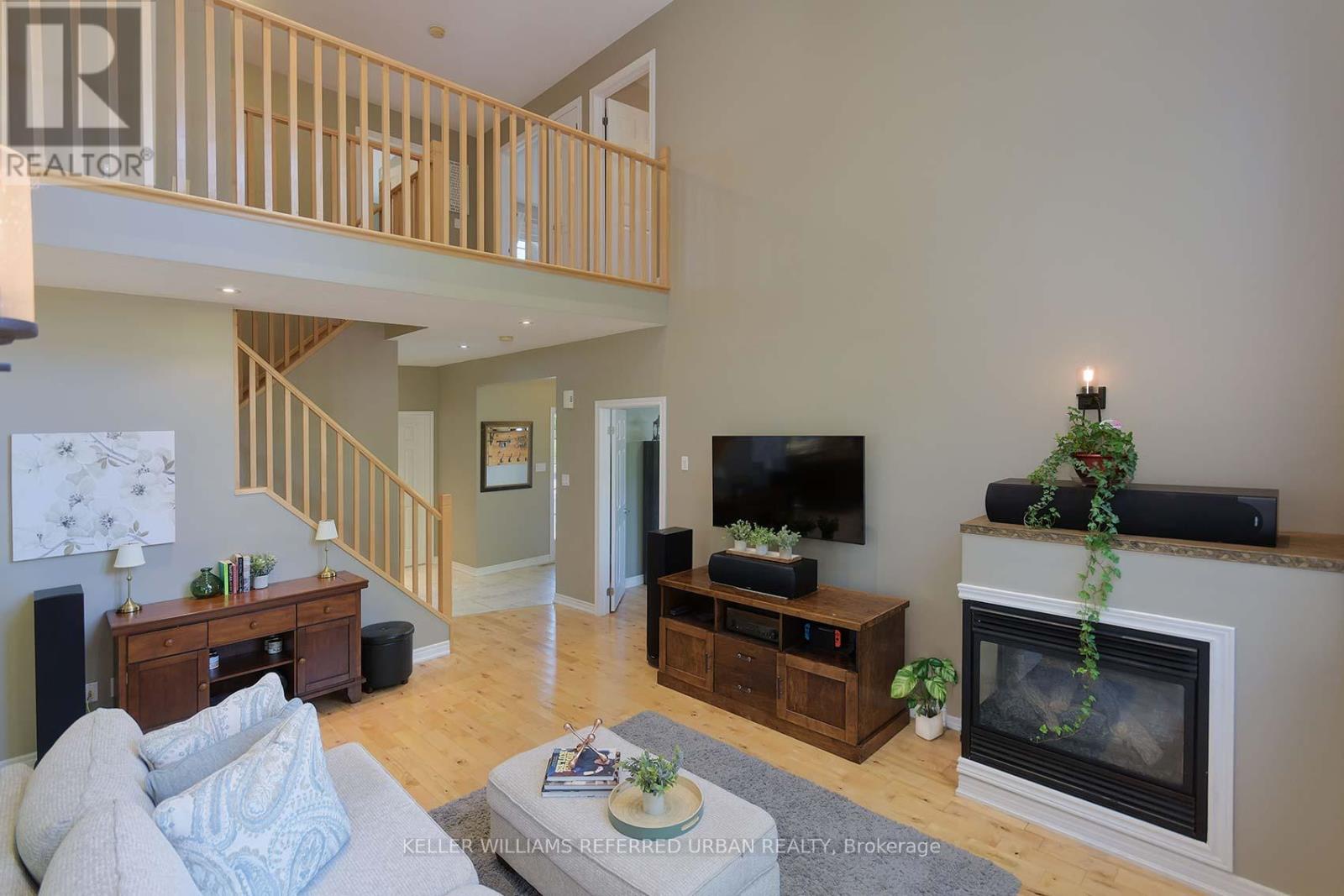 995 Chapman Street, Innisfil (Lefroy), Ontario L0L 1W0 - Photo 3 - N12581054