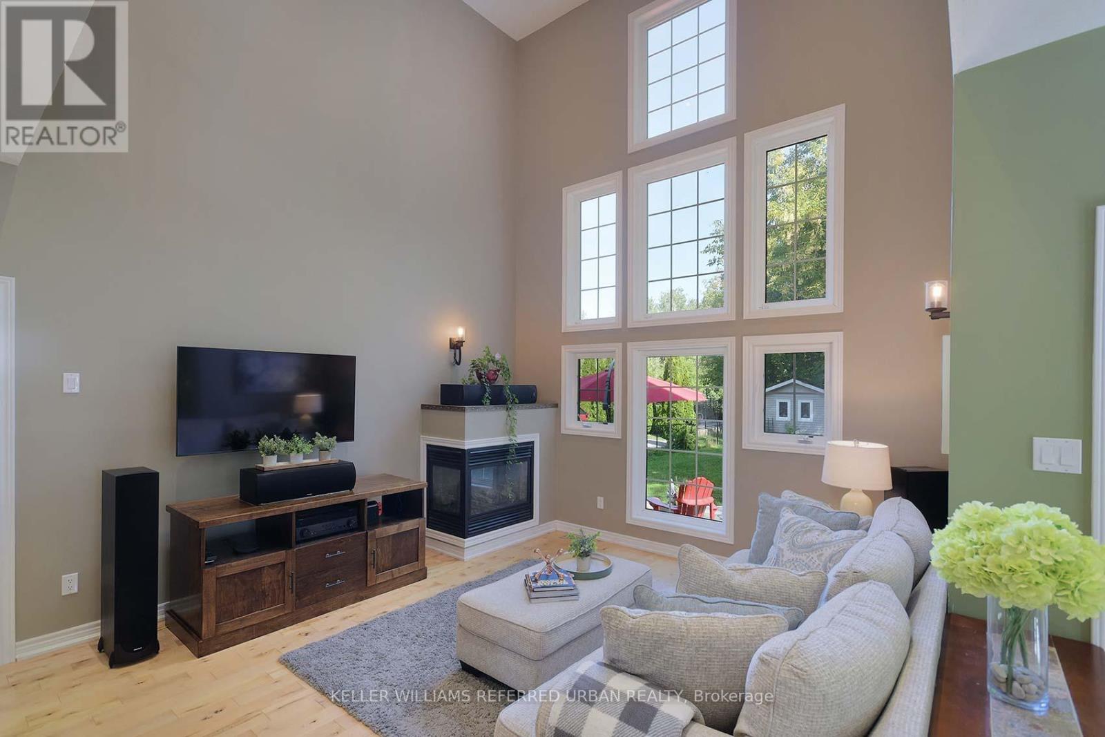 995 Chapman Street, Innisfil (Lefroy), Ontario L0L 1W0 - Photo 5 - N12581054