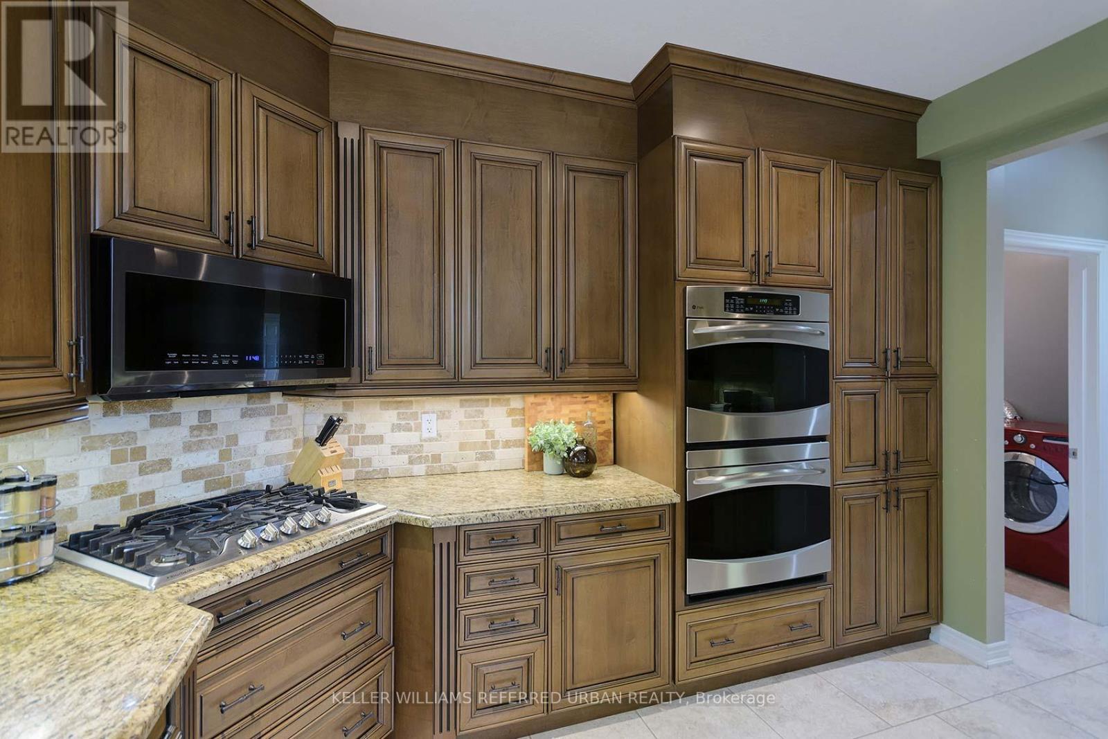 995 Chapman Street, Innisfil (Lefroy), Ontario L0L 1W0 - Photo 8 - N12581054