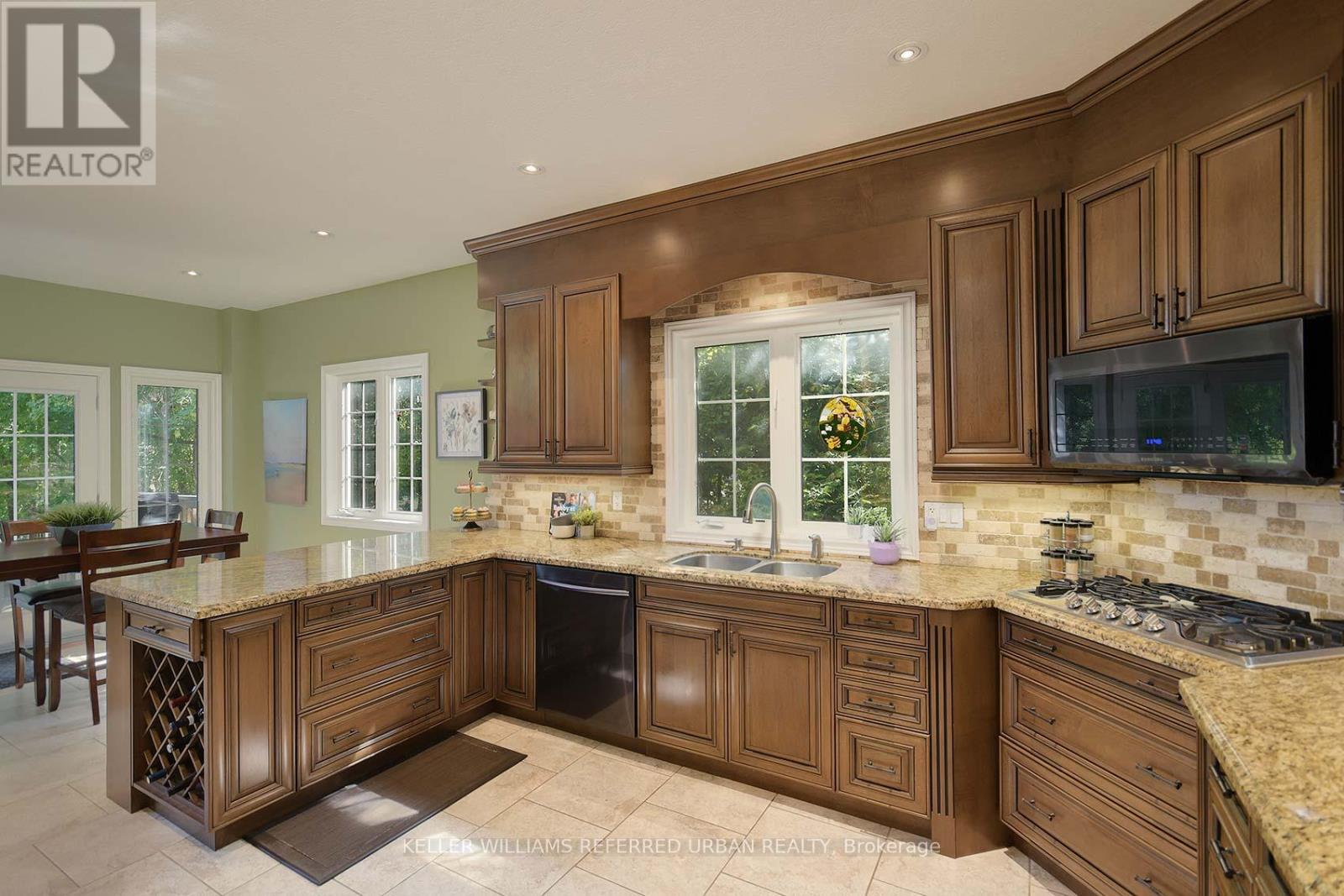 995 Chapman Street, Innisfil (Lefroy), Ontario L0L 1W0 - Photo 9 - N12581054