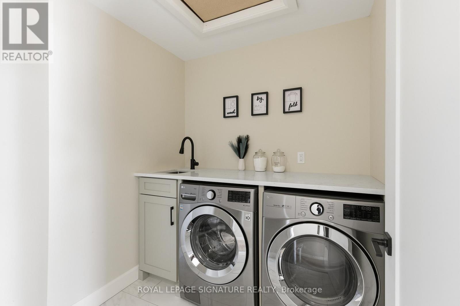 B - 125 Sydenham Street, Essa, Ontario L0M 1B0 - Photo 26 - N12581056