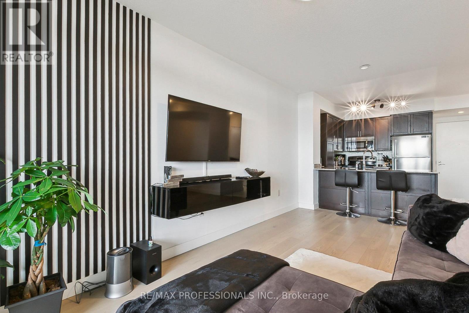 638 - 830 Lawrence Avenue W, Toronto, Ontario  M6A 0A2 - Photo 5 - W12581036