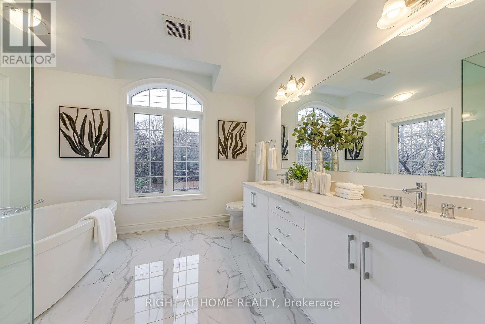 2575 Islington Avenue, Toronto, Ontario  M9V 4A2 - Photo 26 - W12581048