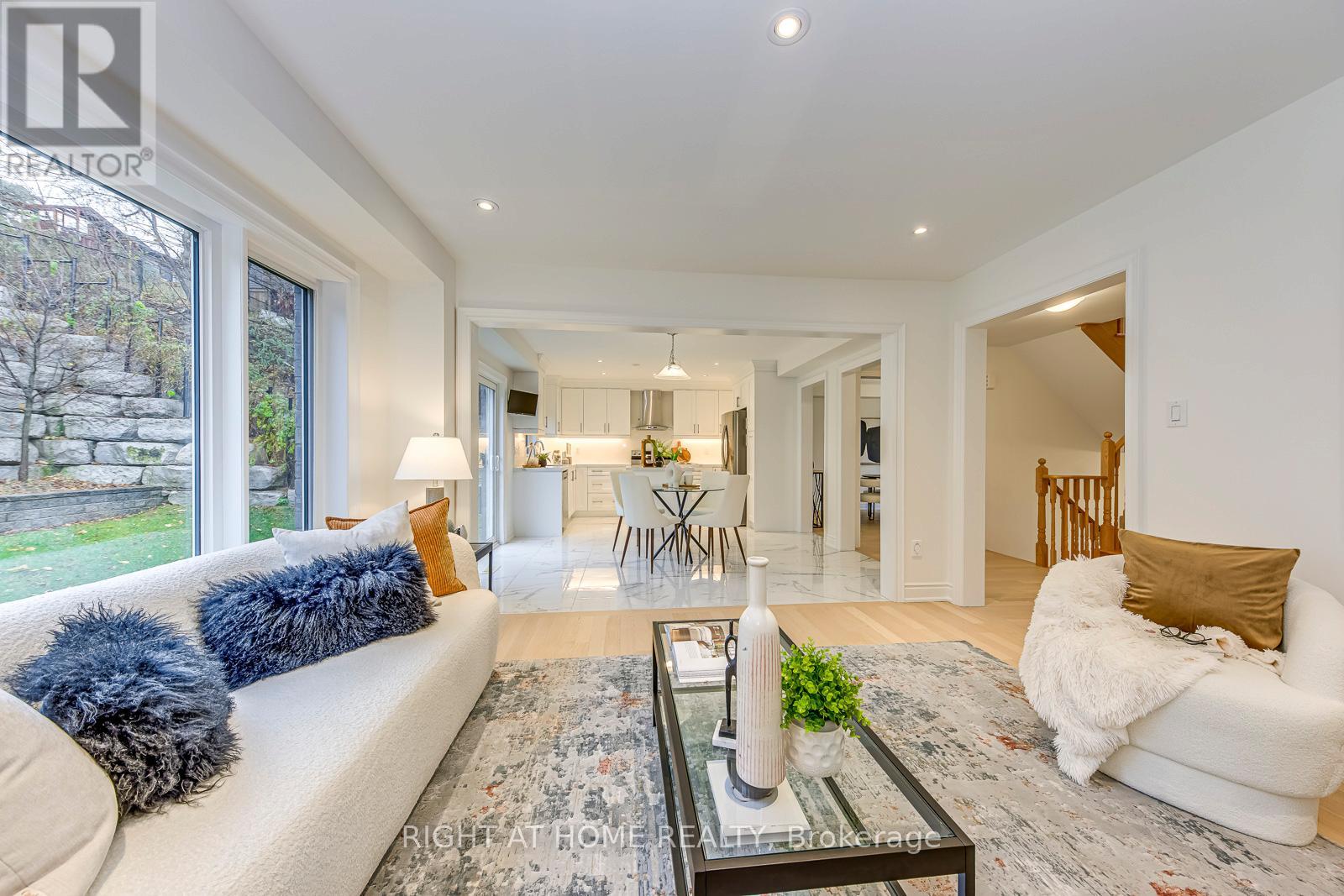 2575 Islington Avenue, Toronto, Ontario  M9V 4A2 - Photo 7 - W12581048